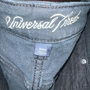 Universal Thread Women’s Blue Jeans